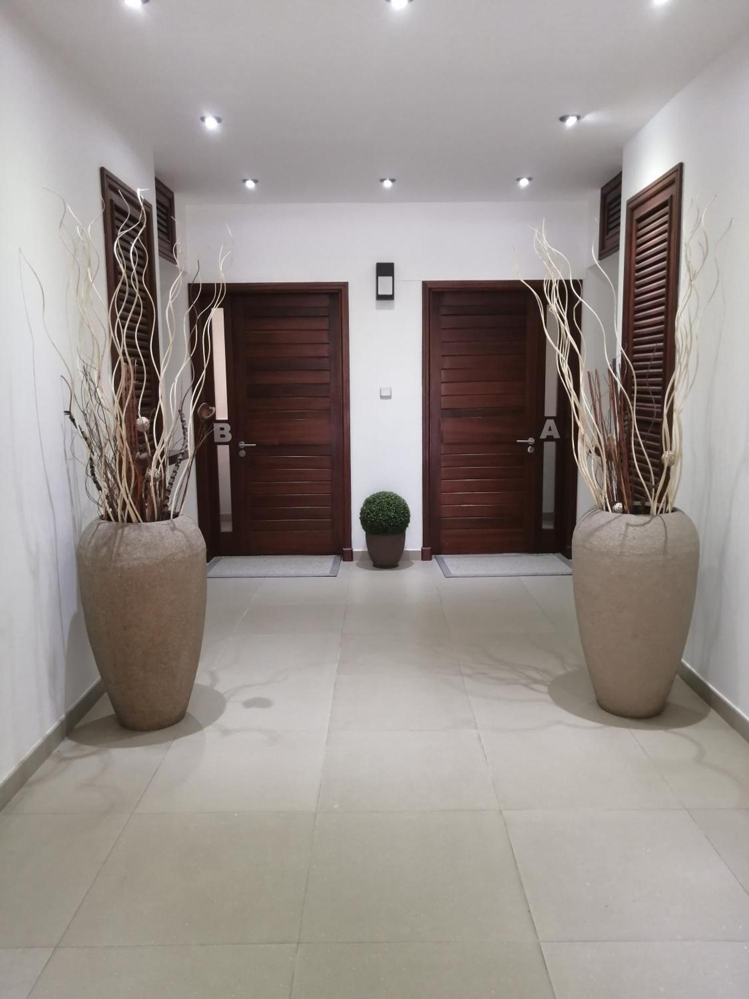 Olana Blue - Beachfront Apartment Riviere Noire Luaran gambar