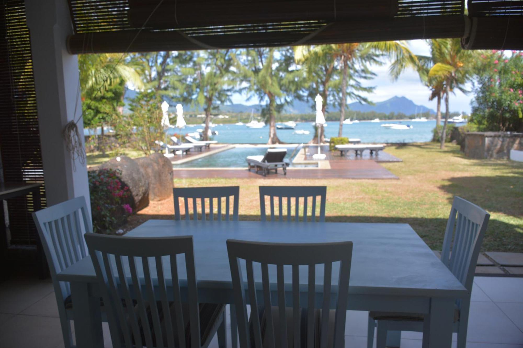Olana Blue - Beachfront Apartment Riviere Noire Luaran gambar