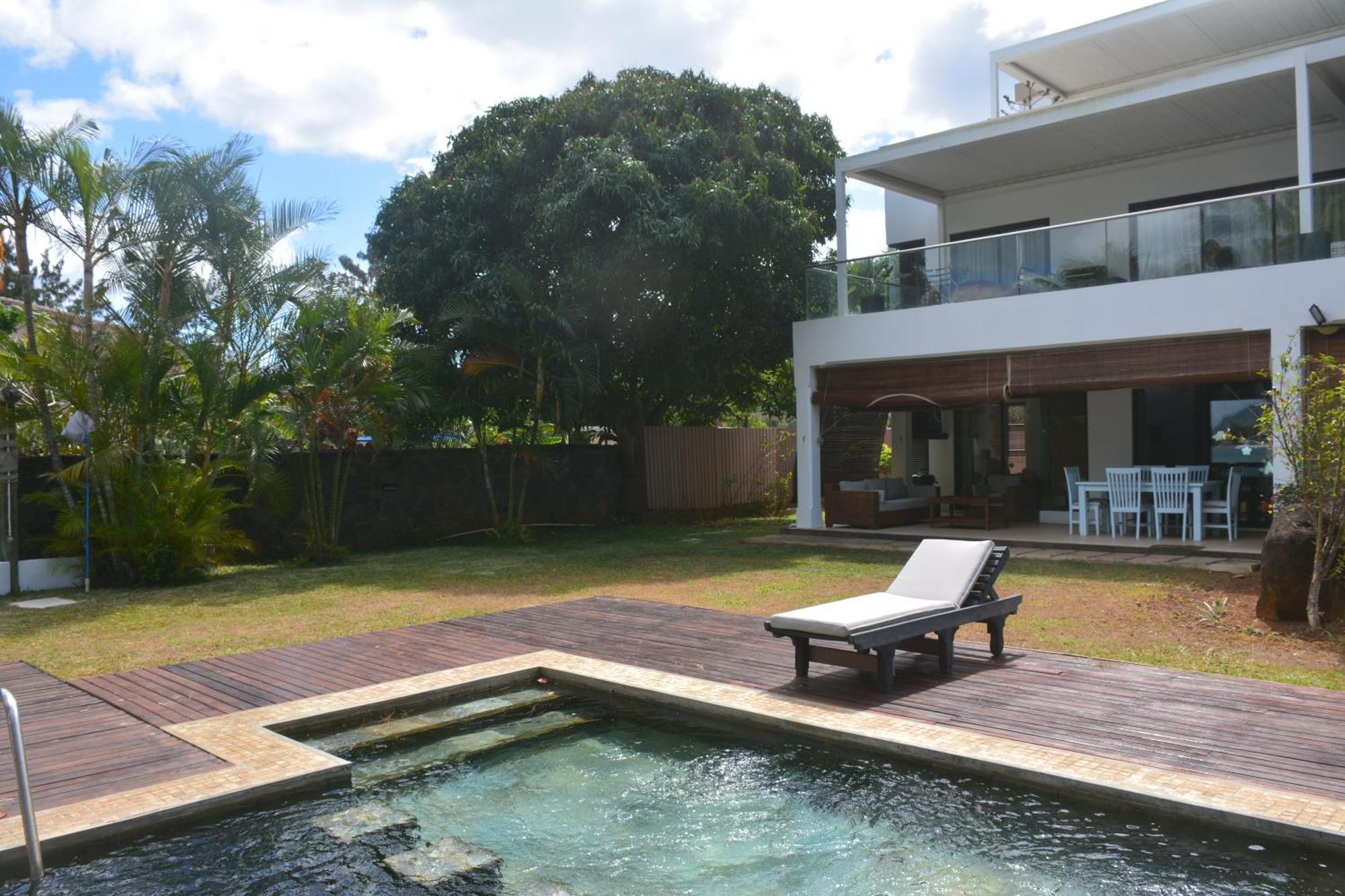 Olana Blue - Beachfront Apartment Riviere Noire Luaran gambar