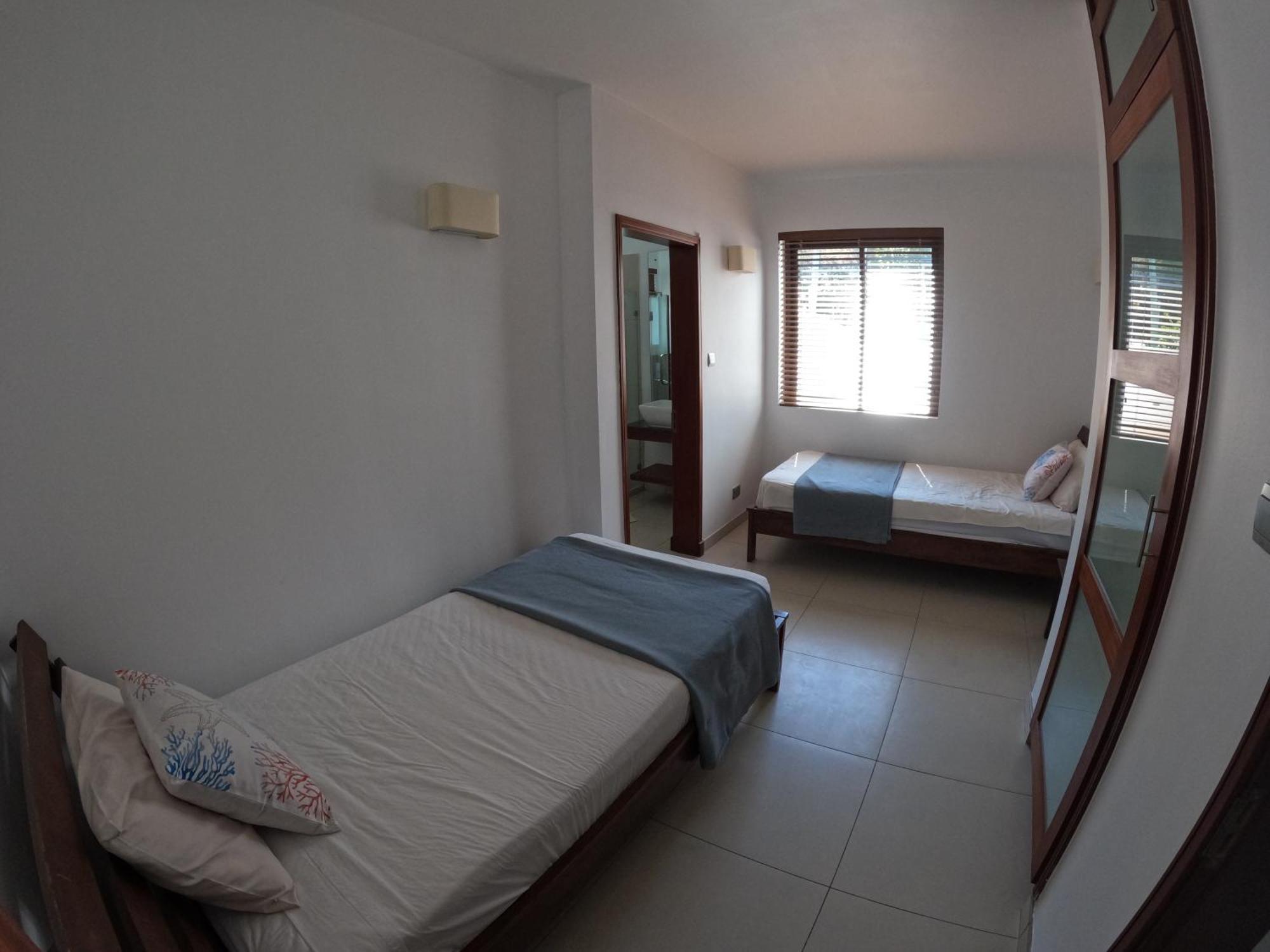 Olana Blue - Beachfront Apartment Riviere Noire Luaran gambar