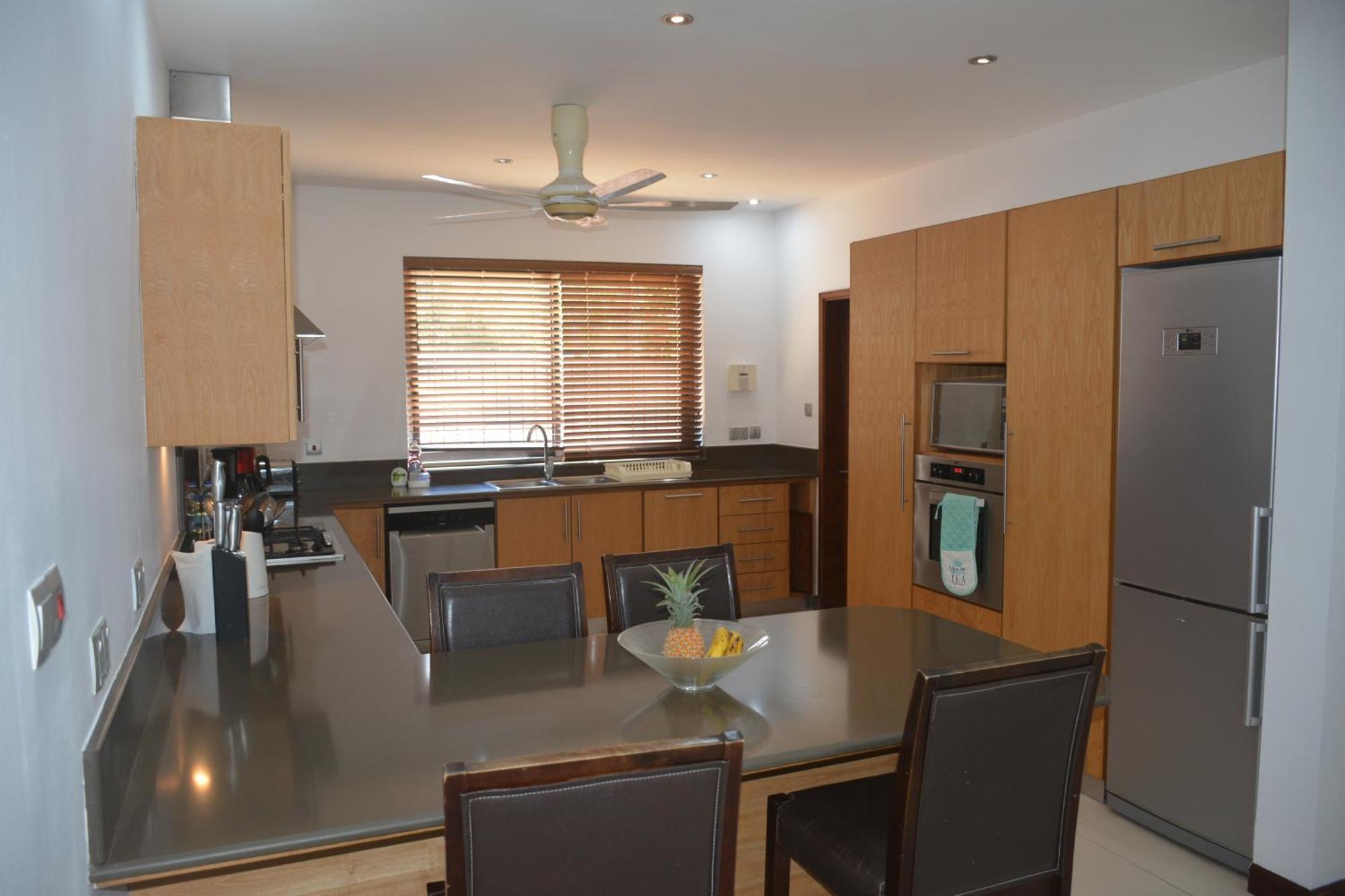 Olana Blue - Beachfront Apartment Riviere Noire Luaran gambar