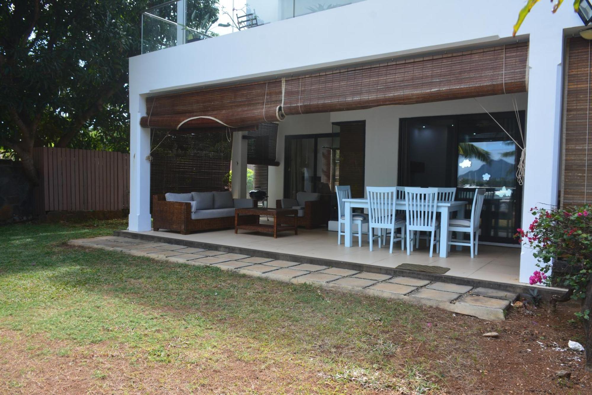 Olana Blue - Beachfront Apartment Riviere Noire Luaran gambar